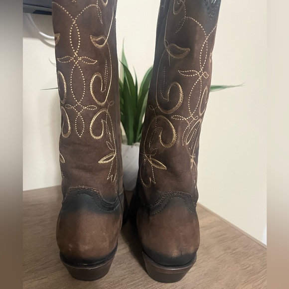 Dark Brown Cowboy 🤠 Boots 👢 with Gold Embroidery size 7 - Picture 6 of 13
